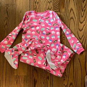 Carter’s like new footy pajamas